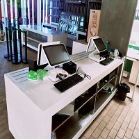 國萬超市收銀進銷存系統是一款針對中小型超市及POS收銀行業的店面銷售管理系統軟件，其中包含商店管理、超市POS前臺收銀銷售管理，自助結算臺管理、手機網上商城預訂系統、條形碼商品管理,倉庫管理、商品出入庫管理,盤點管理,倉庫庫存管理，超市營收財務統計管理系統,超市日月年報表系統,設計與打印系統等功能模塊。